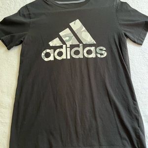adidas tee size medium